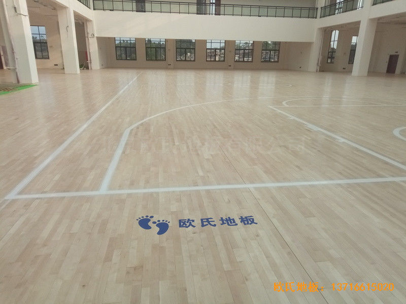 貴陽清華中學(xué)分?；@球館運(yùn)動(dòng)地板安裝案例4